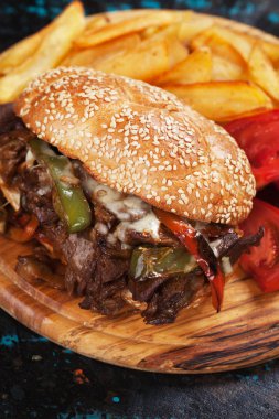 Philly cheese steak sandviç