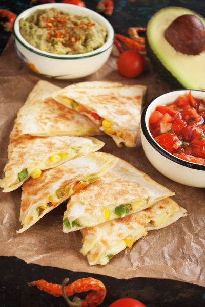 Mexican quesadillas with salsa and guacamole — Stock Photo, Image