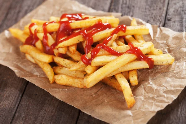 Cartofi prajiti cu ketchup — Fotografie, imagine de stoc