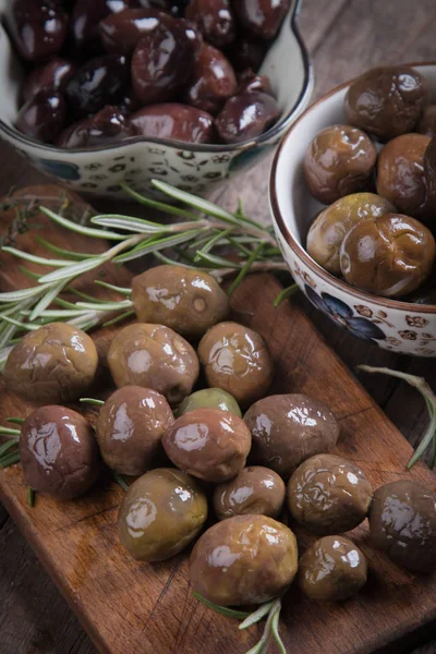 Излеченные греческие оливки — стоковое фото