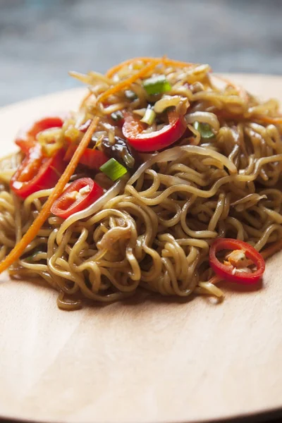 Fried asian instan noodles — Stock Photo, Image