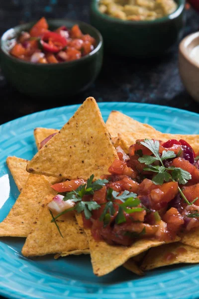 Nachos, мексиканська їжа з чіпсами — стокове фото