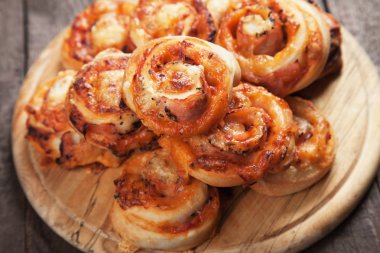 Ev yapımı pizza rulo