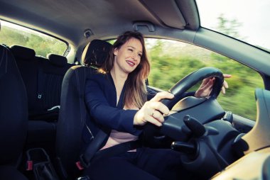 Kadın sürücü binmek zevk