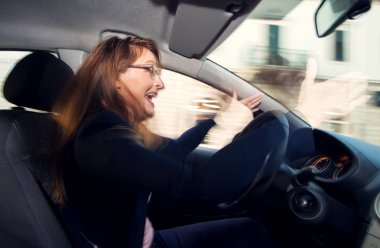 Sinir kadın sürücü