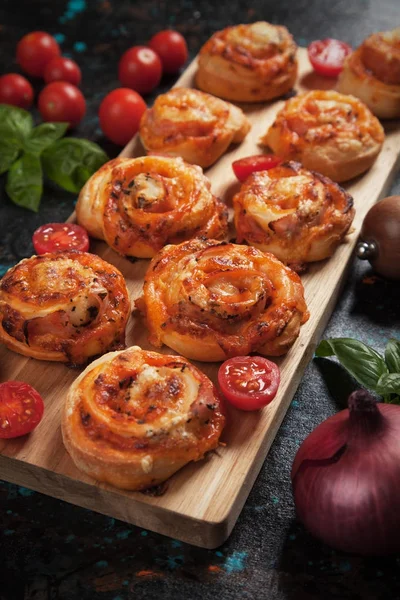 Casa rotoli di pizza al forno — Foto Stock