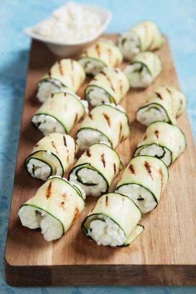 Grilled zucchini rolls — Stock Photo, Image