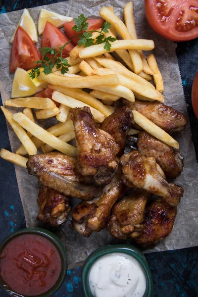 Ali Pollo Arrosto Alla Griglia Forno Glassate Con Salsa Barbecue — Foto Stock