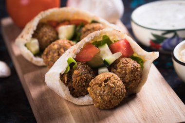 Falafel, Orta Doğu kızarmış chickepa toplar, popüler fast food yemek