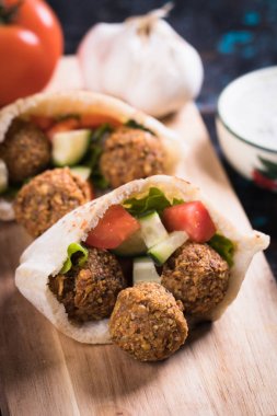 Falafel, Orta Doğu kızarmış chickepa toplar, popüler fast food yemek