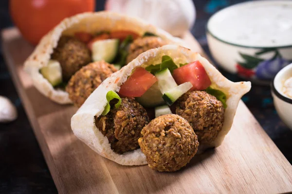 Falafel Orta Doğu Kızarmış Chickepa Toplar Popüler Fast Food Yemek — Stok fotoğraf