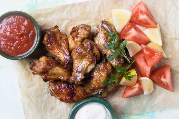 Alitas Pollo Asadas Parrilla Horno Glaseadas Con Salsa Barbacoa — Foto de Stock