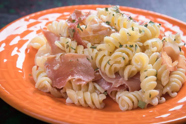 Paste italiene cu prosciutto — Fotografie, imagine de stoc