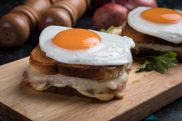 Sandwich de madame croque francés — Foto de Stock