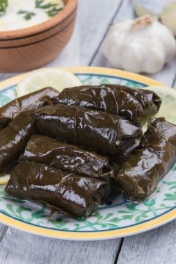 Doldurulmuş üzüm yaprakları.