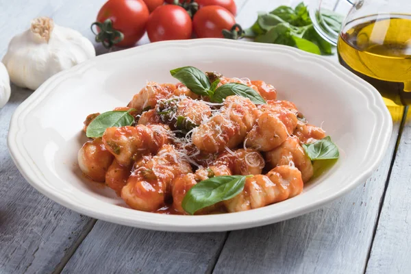 Gnocchi di patata v rajčatové omáčce — Stock fotografie