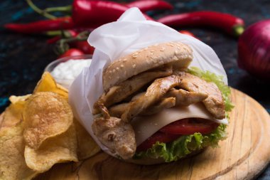 ızgara tavuklu sandviç