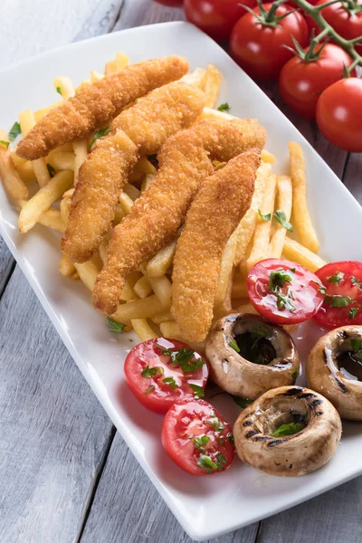 Chicken frites with potato chips — Stock Photo, Image