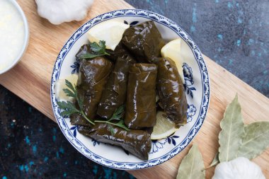 Doldurulmuş üzüm yaprakları.