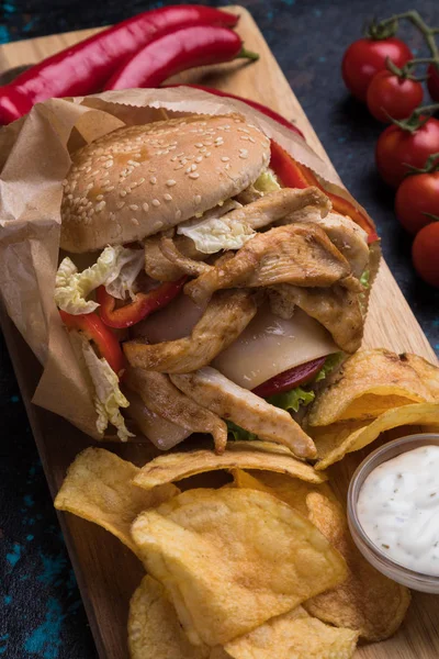 Grillezett csirke szendvics — Stock Fotó