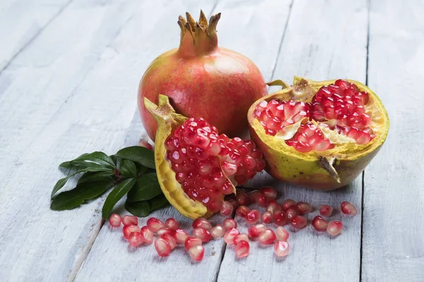 Ripe pomegranate fruit, opened with red seeds — 스톡 사진