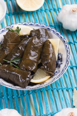 Doldurulmuş üzüm yaprakları.