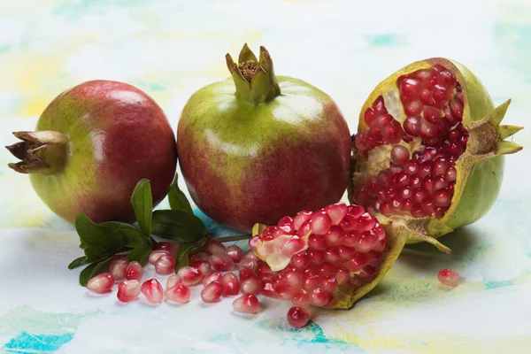 Ripe pomegranate fruit, opened with red seeds — 스톡 사진