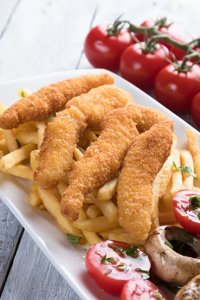 Chicken frites with potato chips — Stock Photo, Image