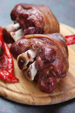 kavrulmuş domuz şaft