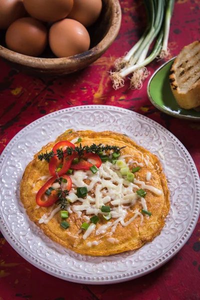 Tortilla Huevos Fritos Pollo Con Verduras Frescas — Foto de Stock