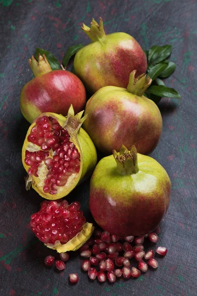 Ripe pomegranate fruit, opened with red seeds — 스톡 사진