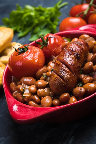 Nierenbohnen mit Schweinswurst — Stockfoto