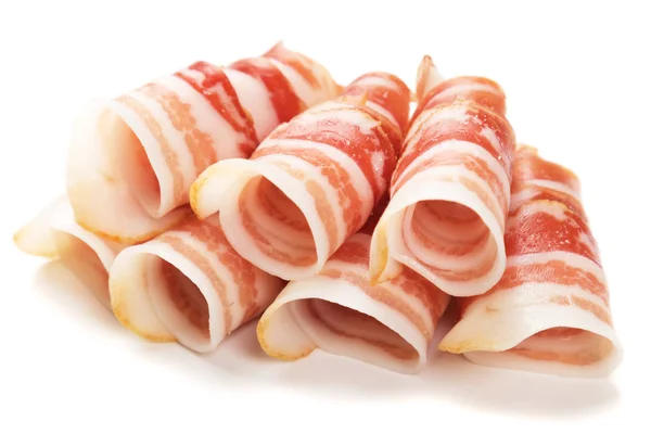 Rolos de bacon pancetta isolado em branco — Fotografia de Stock