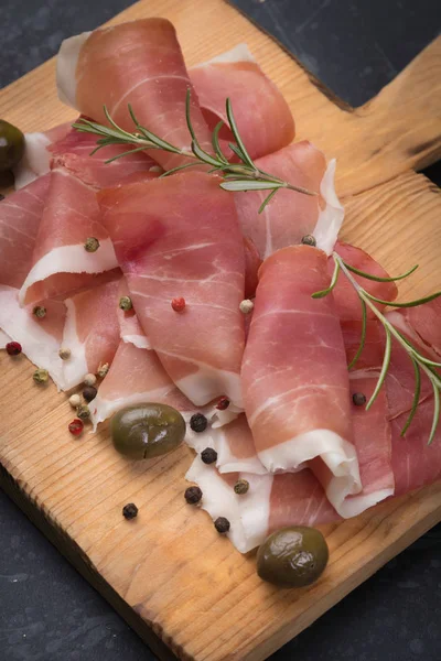 Κομμάτια από χοιρομέρι cured prosciutto — Φωτογραφία Αρχείου