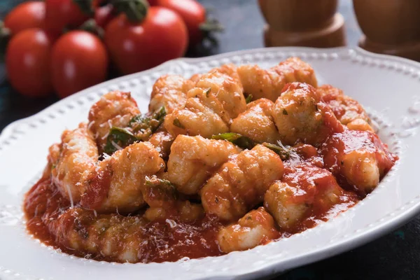 Gnocchi di patata in salsa di pomodoro — Foto Stock