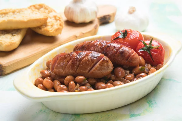 Habas de riñón con salchicha de cerdo —  Fotos de Stock