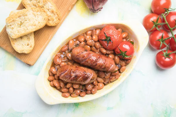 Nierbonen met varkensworst — Stockfoto