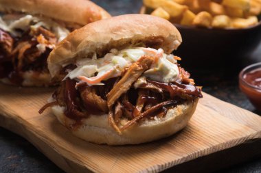 Çekti domuz burger sandviç