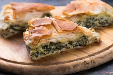 Phyllo hamur işi ıspanaklı turta