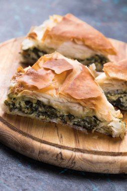 Phyllo hamur işi ıspanaklı turta