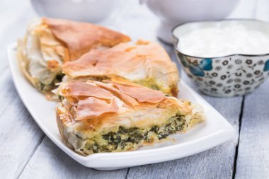 Phyllo hamur işi ıspanaklı turta