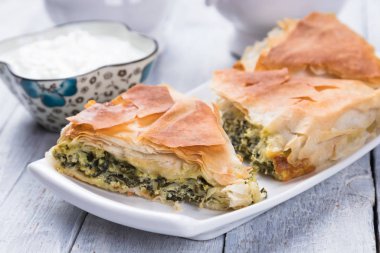 Phyllo hamur işi ıspanaklı turta