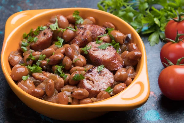 Habas de riñón con salchicha de cerdo —  Fotos de Stock