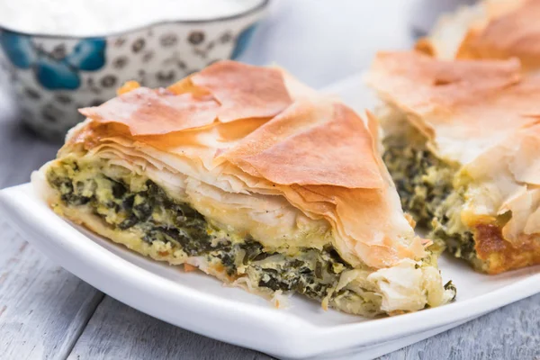 Phyllo pastry spinach pie — Stock Photo, Image