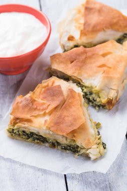 Phyllo hamur işi ıspanaklı turta