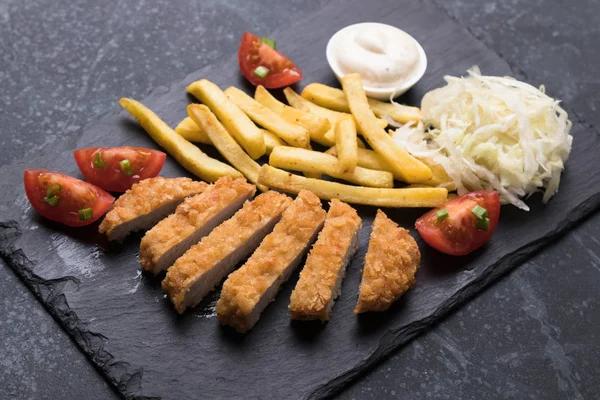 Chuleta de pan con papas fritas —  Fotos de Stock