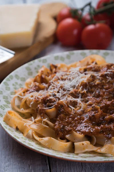 Italian ragu bolognese with flat fettuccine pasta — Stock Photo, Image