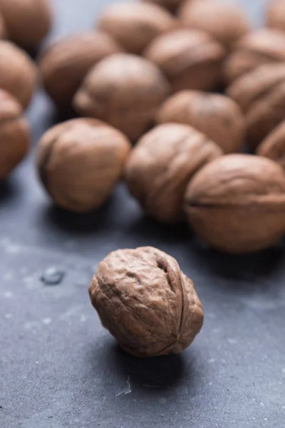 Celé skořápky vlašských ořechů — Stock fotografie