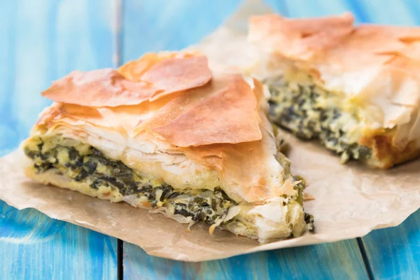 Phyllo hamur işi ıspanaklı turta — Stok fotoğraf