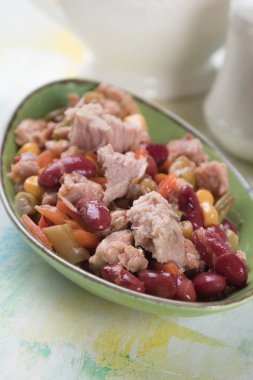 skyline van atlanta (Georgia)ton balıklı salata sebze ile